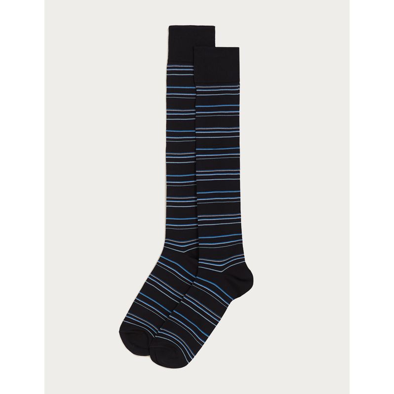 Lange, dünne, gestreifte Socken – Alltag